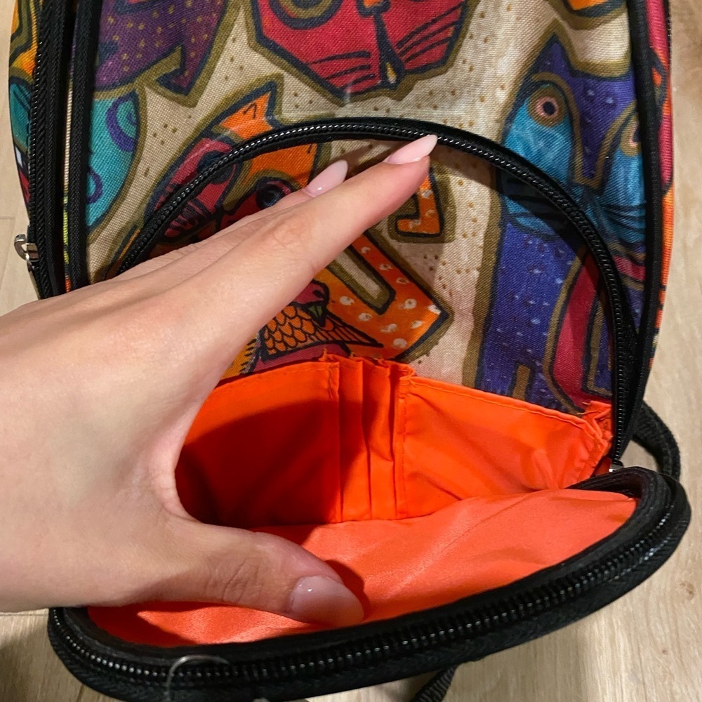 NWT Findings Abstract Cat Printed Artist Sling to Backpack - Picture 3 of 6